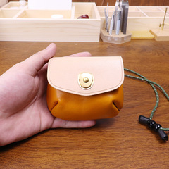 New-style top-layer cowhide coin purse with patchwork, contrasting colors, and vegetable-tanned leather—versatile storage for earphones, designed as a neck-hanging coin holder.