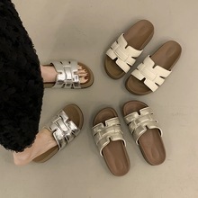 ����ЬŮ2025�¿��⴩�ļ�����^����ȹ��ƽ�וr�к�߅ɳ��һ����