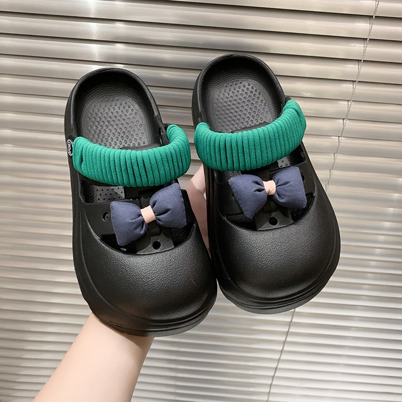 Cartoon cute summer casual beach Crocs-style slippers with bow…