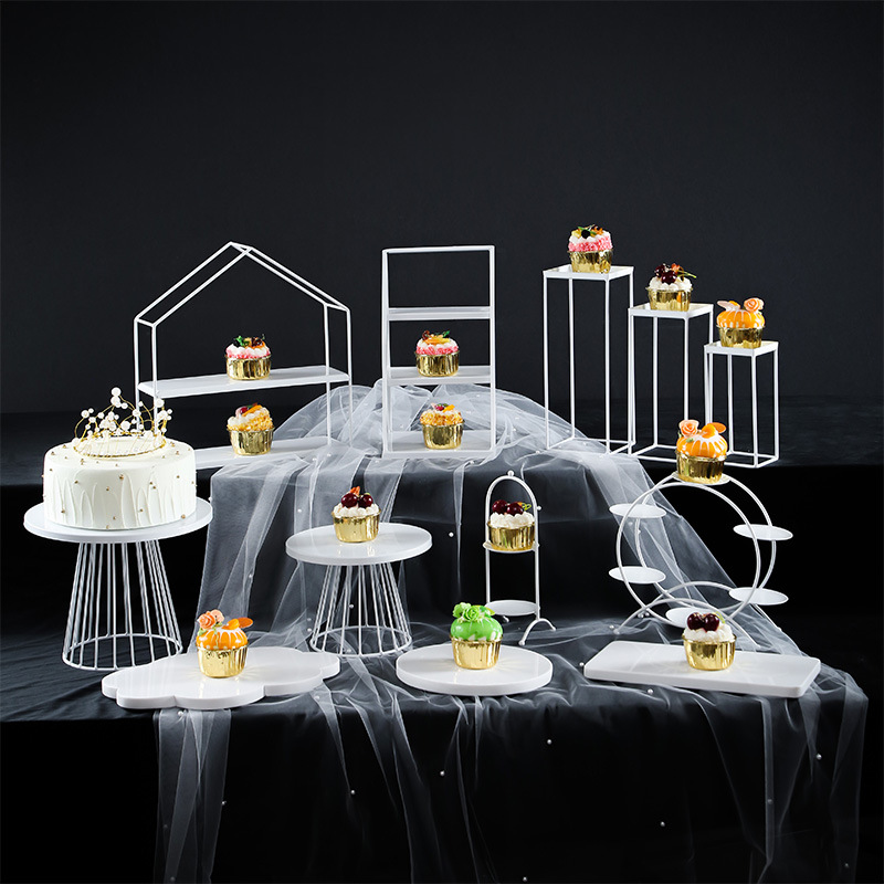 Decoración de mesa de postre de la boda Europea soporte de la torta accesorios de la boda Placa de pastel de hierro pastelería soporte 12 unidades traje