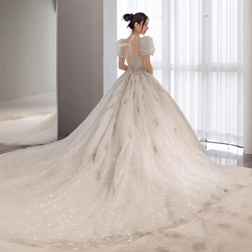 Свадебное платье French Bridal 2026 — дворцовый стиль, густая отделка, длинный шлейф, для беременных