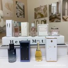 Խ��q��С����ͨ��ˮ��ľ����ε�{��Ұ���fƬ�o�˅^������ˮС��