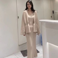 秋冬の端正な大気の名媛の婦人服のハイエンドの小さい香風のカーキ色のニットのコートのガーターのワンピースのスーツ