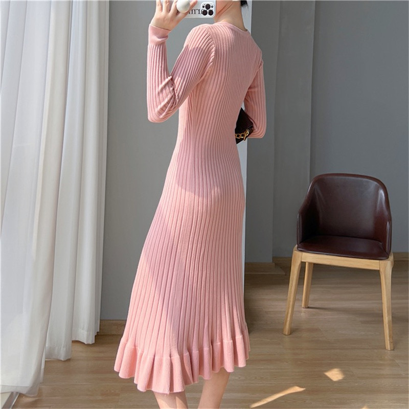 Herbst Fischschwanz Strickkleid Damen, mittellang über dem Knie, Basislage und schmale Passform, gepaart mit einem Pelzmantel für_voghion.com