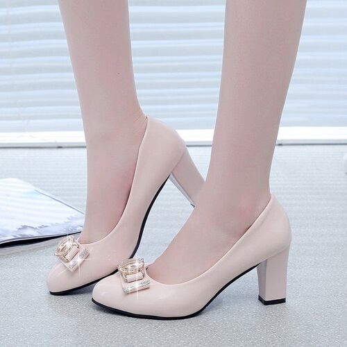 Women's Versatile Work High Heels with Thick and Medium Heels, Spring and Autumn, Bowknot Embellished Patent Leather Nude Color Women's Water Drill Single Leather Shoes