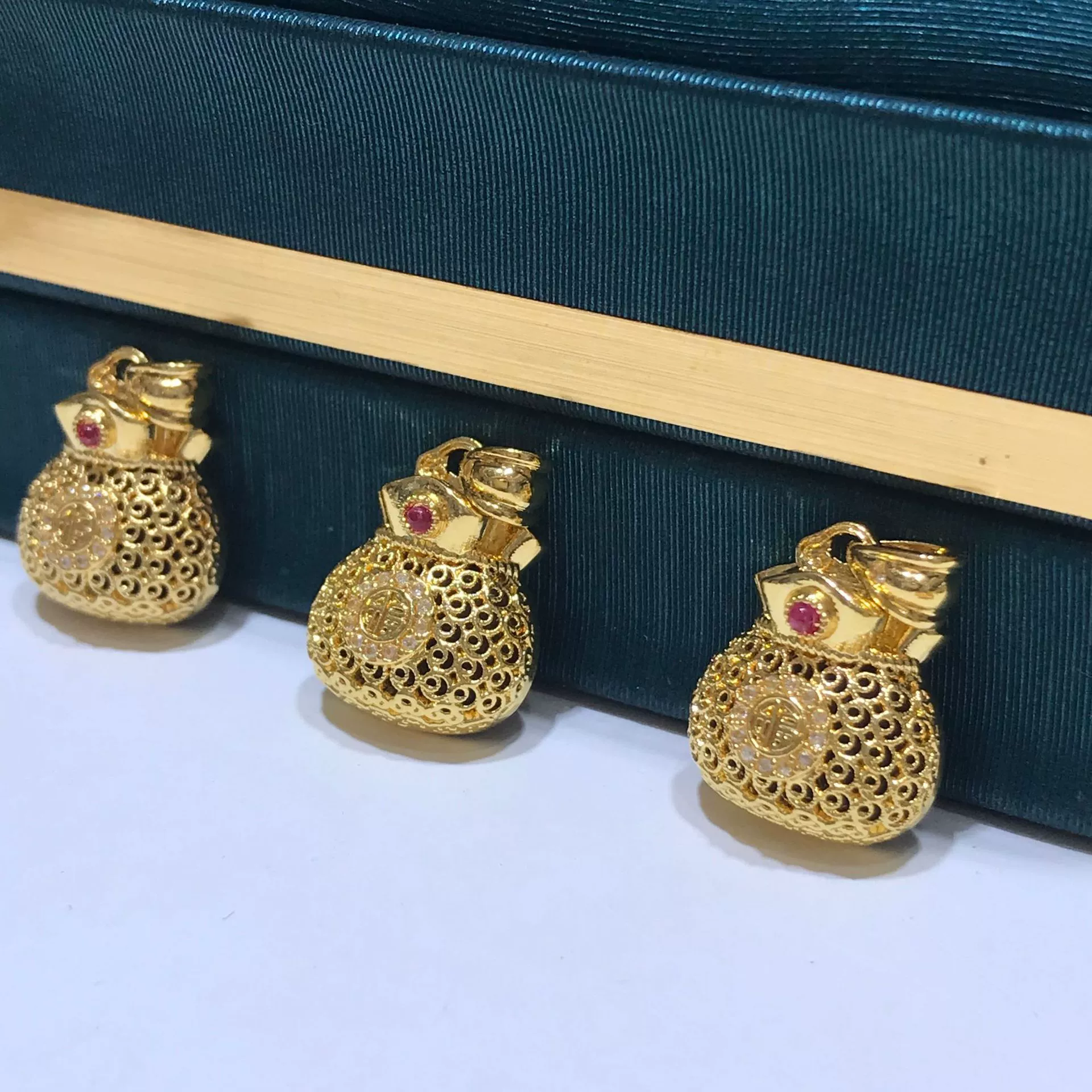 18-каратное золото Lucky Bag, кулон из красного агата, материал au750, женское неглазурованное цветное золото, простое и универсальное золото в форме ракушки, оптовая продажа