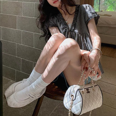 Zhang Beibei ibell レースステッチ甘い耳耳年齢軽減ベビードールシャツ V ネック立体プリーツ A ライントップ