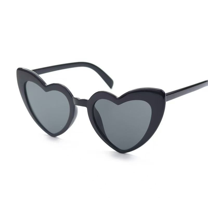 Gafas de sol para mujer de amor de forma especial de fiesta, nuevo modelo 2025 para Europa/América, estilo de moda viral que afina el rostro.