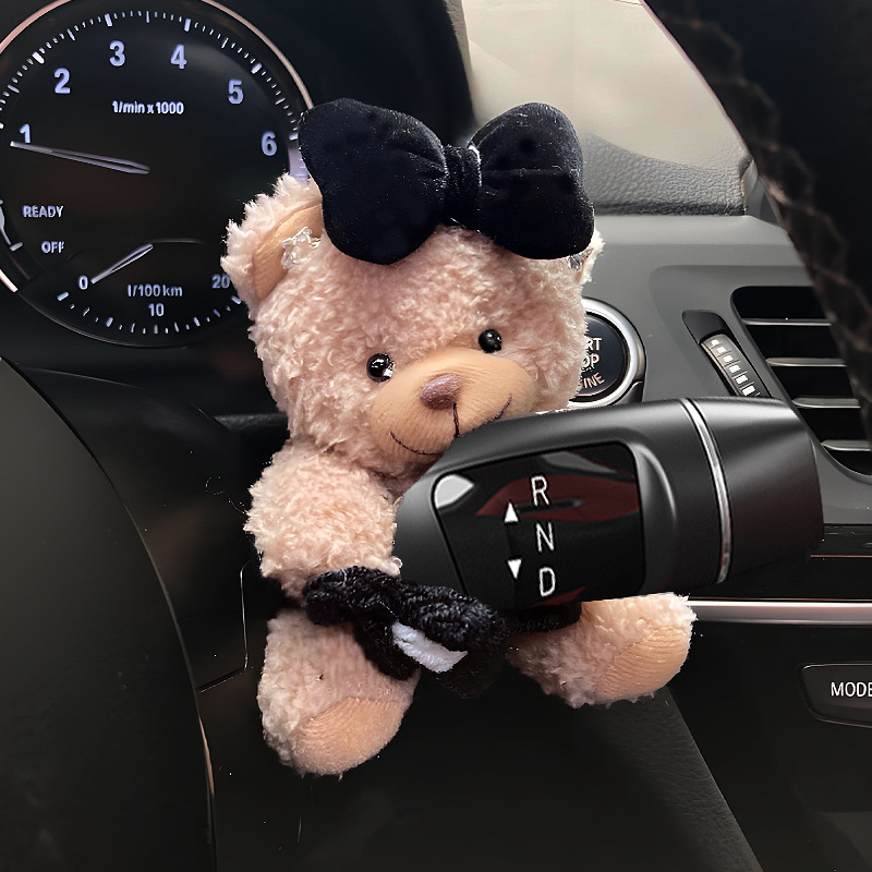 Celebridades de Internet, lindo oso, palanca de cambios, barra de limpiaparabrisas, decoración, automóvil, automóvil, pantalla de control central, joyería, diosa