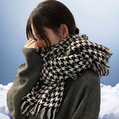 千鳥格のマフラーの高級感があります。