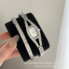IEKE�羳���Q�M�朗l���b�ֱ�Ůʿ�ͶY�p������С���PʯӢ������