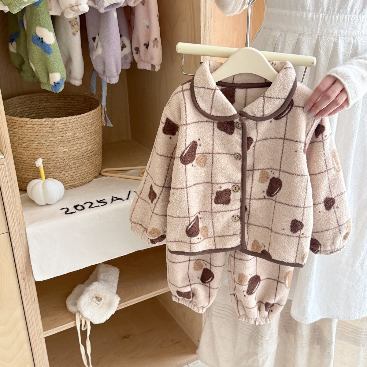 Pijamas para niños engrosados ropa de hogar Cardigan juego de niños y niñas otoño invierno pelusa con collar de peluche caliente dos conjuntos