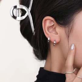 项链;耳环;手链