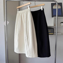 极简风衍缝加厚保暖蓄热中长款褶皱间棉百搭宽松半身裙黑马小棉裙