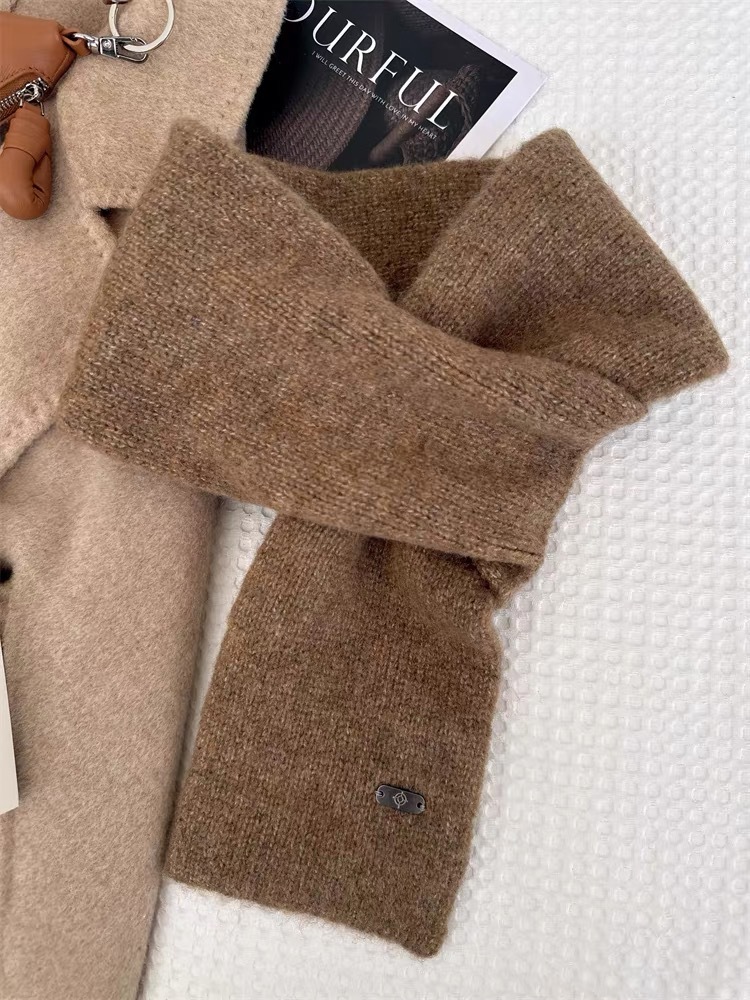 일본과 한국의 천공 스카프 카키