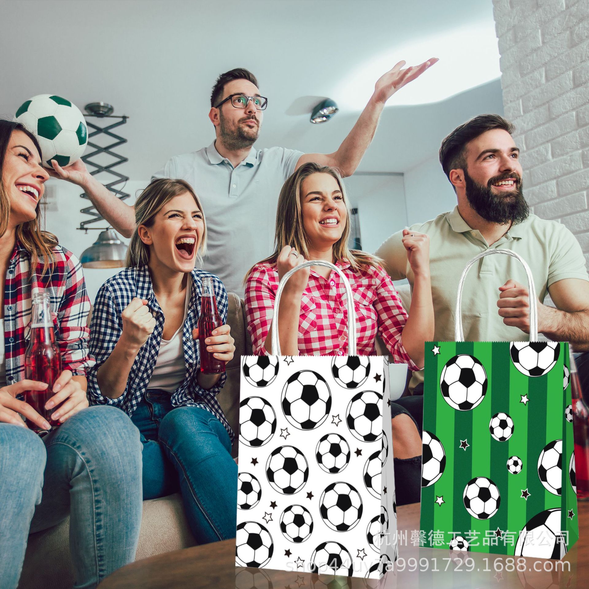 BD072 Copa Mundial de fútbol blanco y negro verde hierba fútbol partido compañero regalo papel Kraft bolso