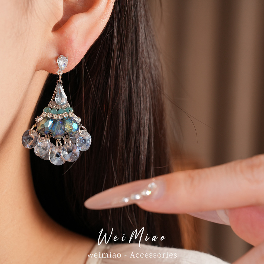 Aguja de plata con diamante de vidrio gota de agua aretes de bordas redondas temperamento moda aretes de lujo ligero aretes de alta calidad para mujeres