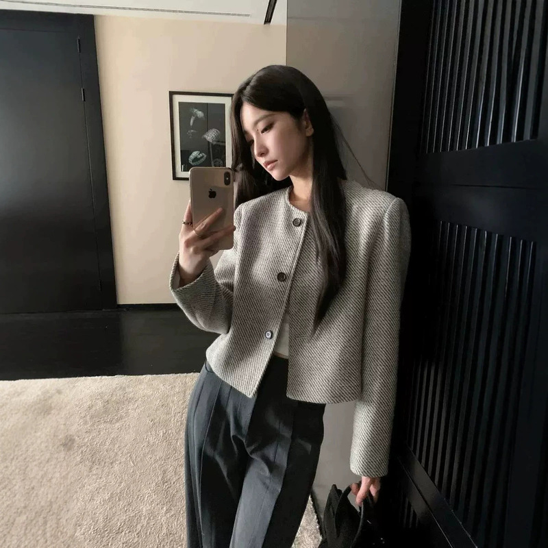 Spring/Autumn 2026 new collection: retro round-neck top, old-money tweed jacket, Chanel-style outerwear, short top, jacket Spring/Autumn 2026 new collection: retro round-neck top, old-money tweed jacket, Chanel-style outerwear, short top, jacket