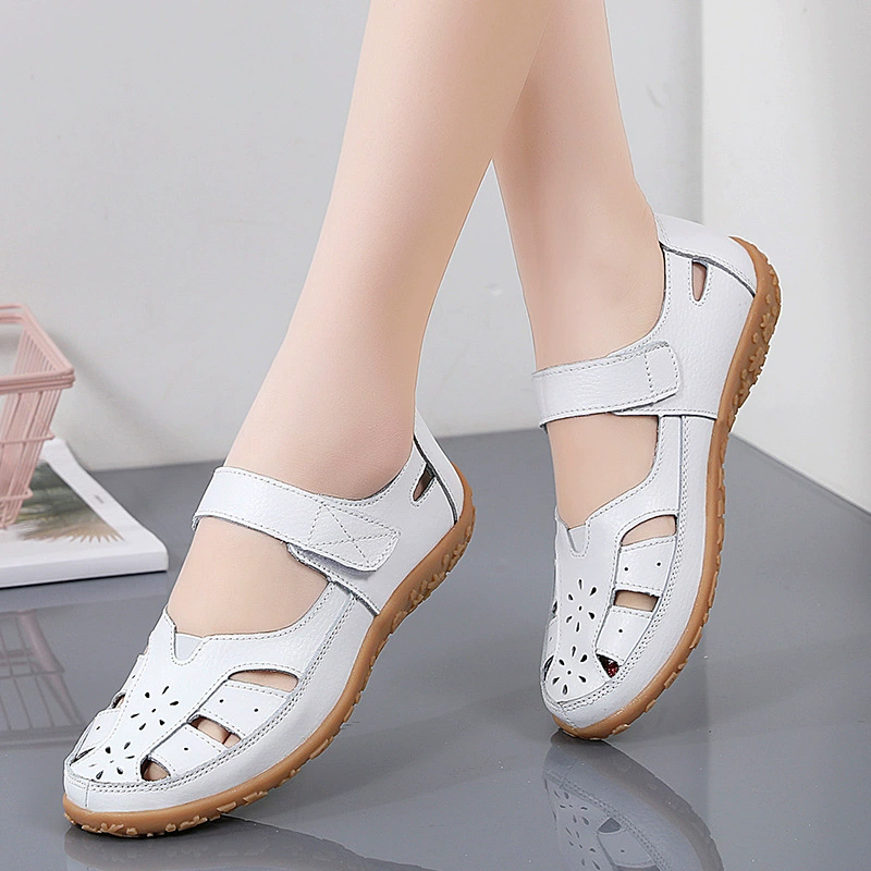Европейские и американские женские сандалии больших размеров, туфли на плоской подошве с вырезами, нескользящие сандалии для верхней одежды, туфли для мам на мягкой подошве из натуральной кожи.