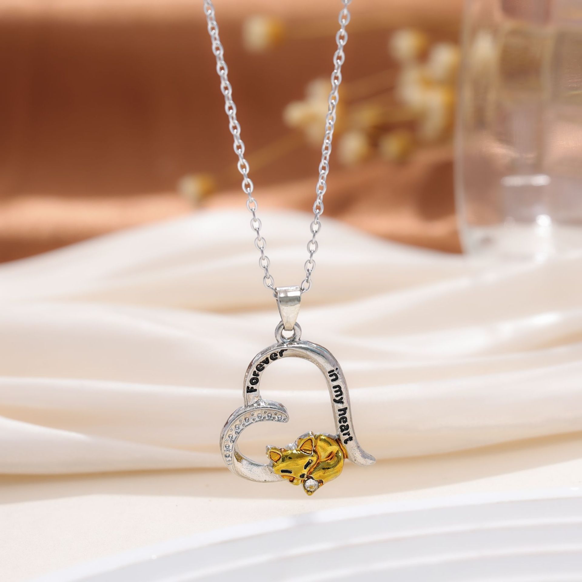 Venta caliente transfronteriza europea y americana colgante de amor de diamantes coloridos en forma de corazón collar de mujer collar de unicornio regalo del día de la madre