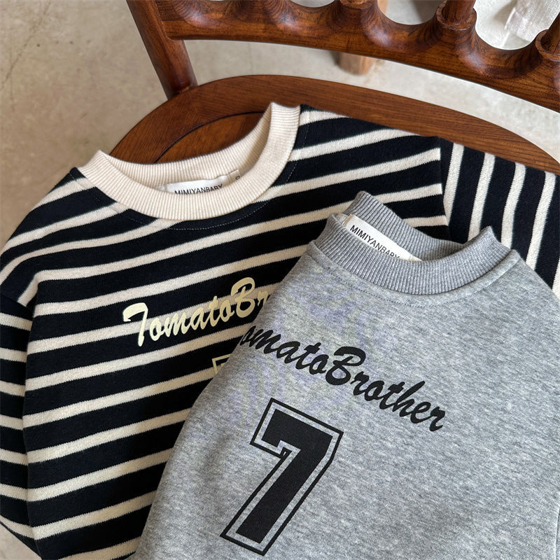 Suéter de los niños de invierno nuevos niños y niñas bebé, además de terciopelo engrosada Jersey de rayas bebé letra impresa superior