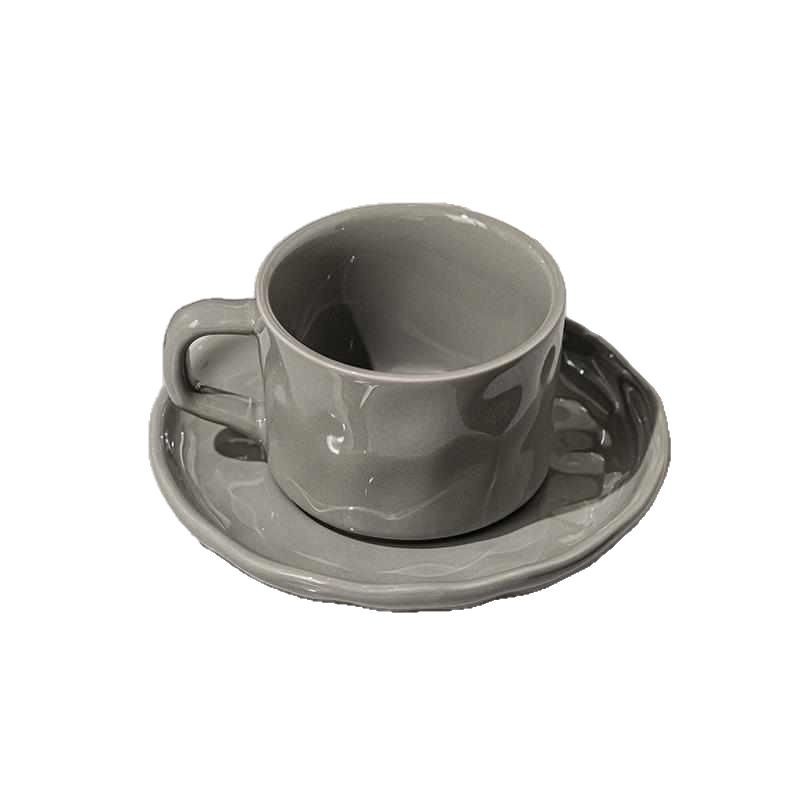 Taza de café de lujo ligero Juego de té de la tarde de estilo europeo exquisito de alta gama Juego de tazas y platos de cerámica de alta calidad para mujer
