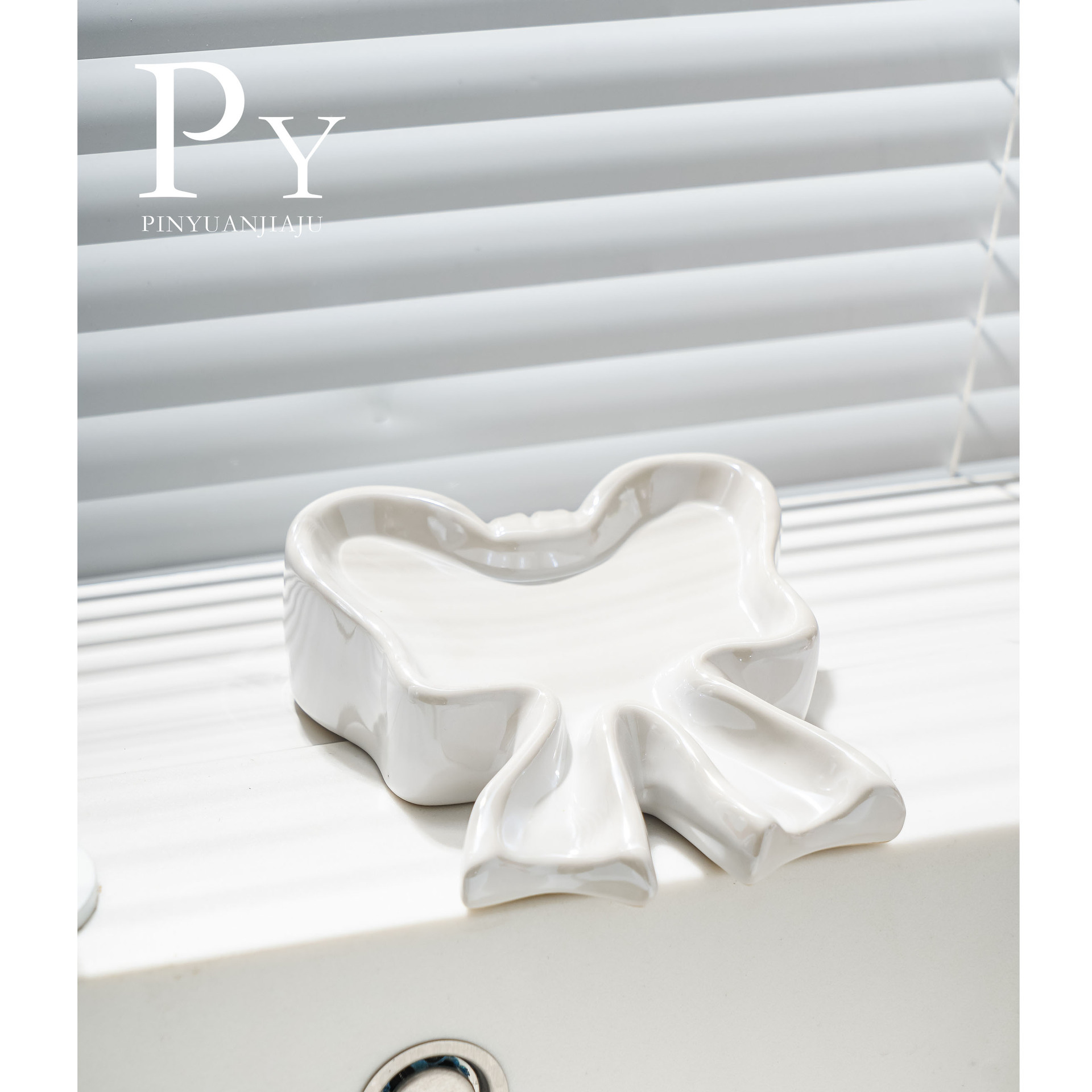 Jabonera de cerámica en forma de arco con drenaje para lavabo de baño, creativa, de alta gama, ligera y lujosa, soporte para jabón transfronterizo.