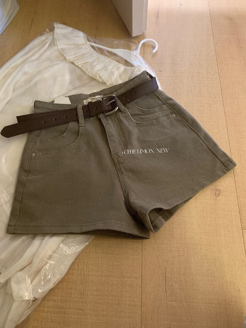 Quần short jean nữ lưng cao thiết kế hai túi phong cách trẻ trung — màu đen, Cao bồi xanh, trắng ngà, Xanh lá cây nhạtcolor chi tiết 14