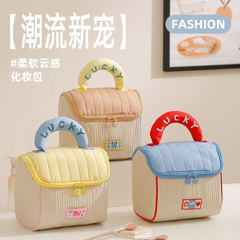 Cute Cabin Cosmetic Bag, Large Capacity, High-End Toiletry Bag, High-Looking Small House Portable Cosmetic Storage Bag