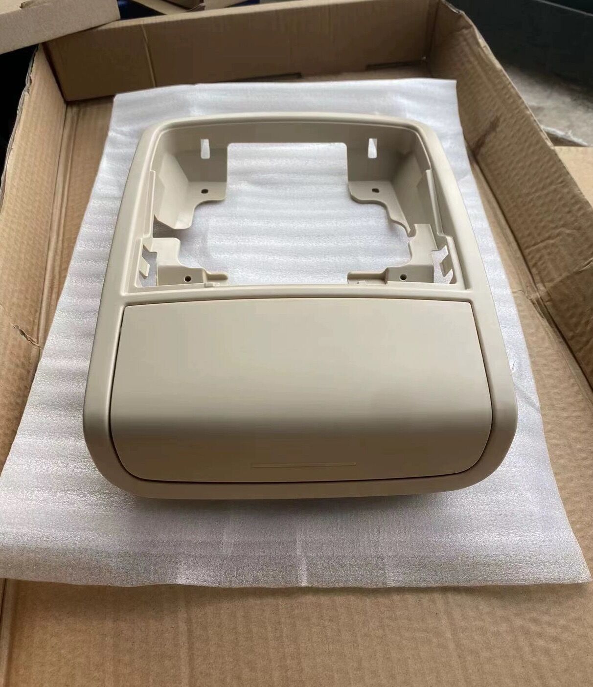 Suitable for 11-18 New Passat New Sagitar Ceiling Glasses Case Reading Lamp Outer Frame Storage Box