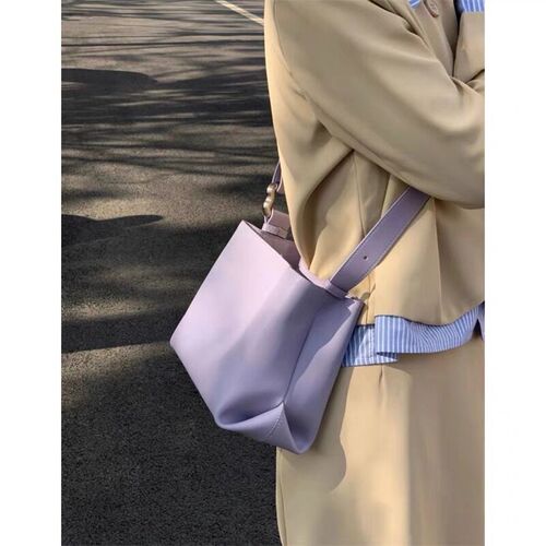 Gourmet Water Bucket Bag for Women 2024 New Arrival Large Capacity Soft Leather Single Shoulder Crossbody Bag, Versatile Simple Commute Bag