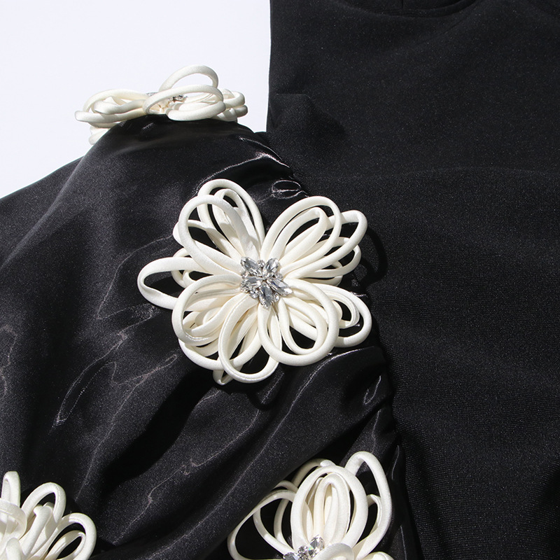 Abito da sera elegante da donna con dettagli floreali_voghion.com