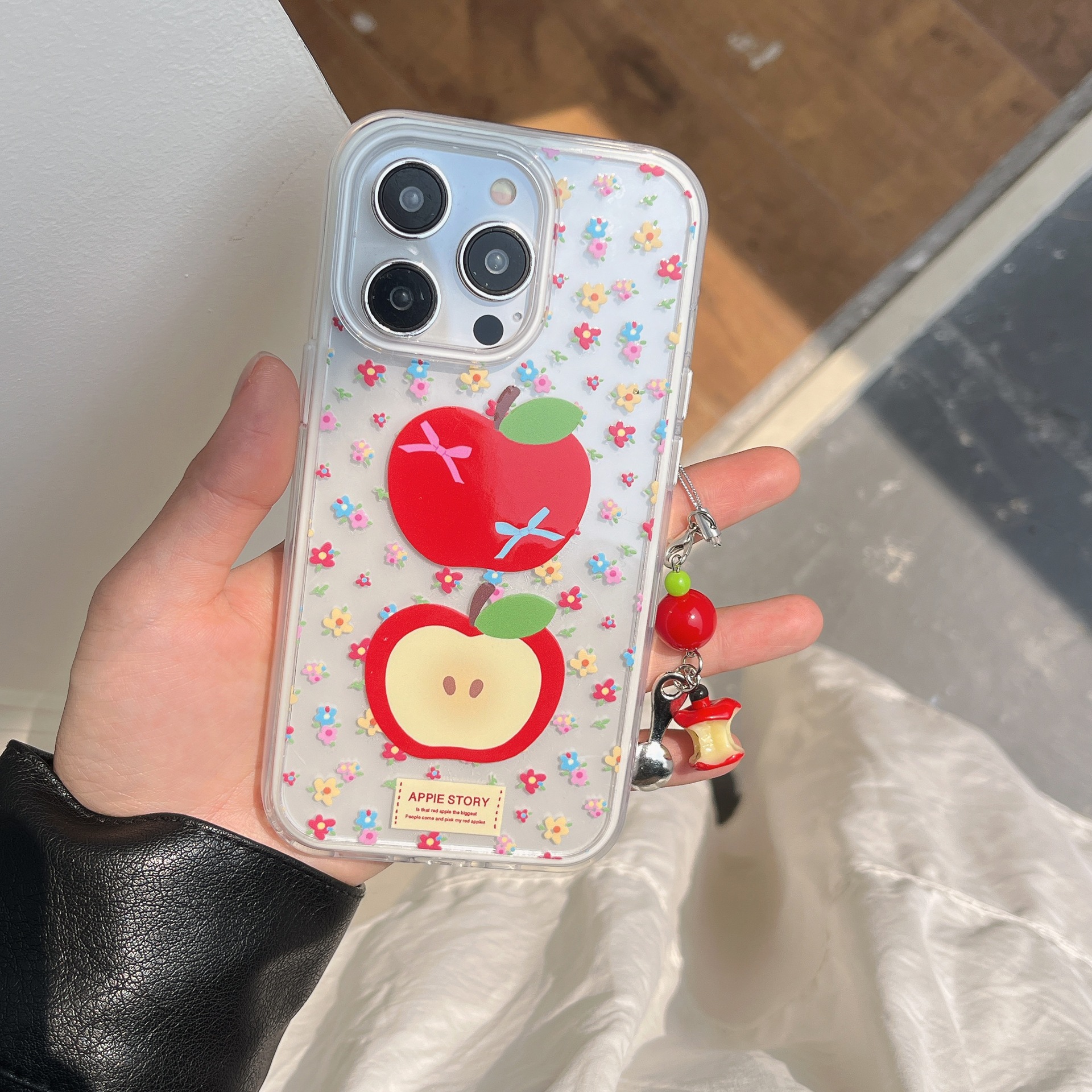 Divertido color fresco rojo manzana para iPhone 16 funda para teléfono móvil 15ProMax femenino 14/13 colgante 16P