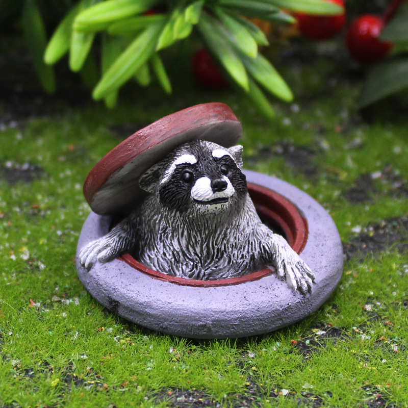 Raccoon ornaments under the manhole cover creative garden micro landscape courtyard creative simulation animal cross-border resin decorations