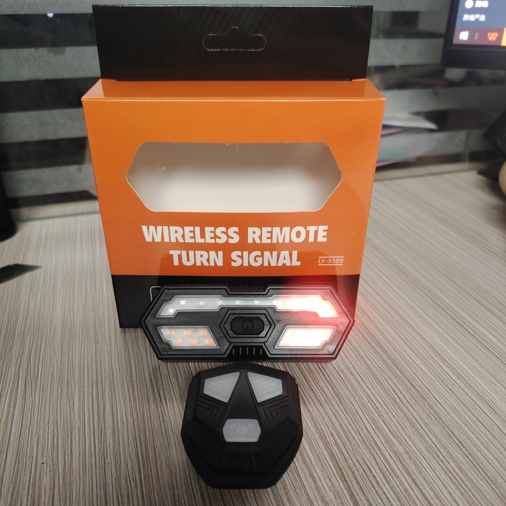 Luz de bicicleta Luz de dirección de control remoto Luz de carga USB Luz de advertencia LED Ciclismo al aire libre Luz de dirección de coche eléctrico