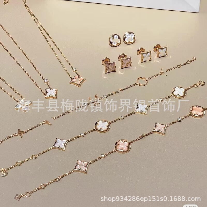 New High-End Clover Five-Leaf Bracelet for Women, Thick 18K Gold-Plated Monogram Pink Shell Necklace, Amazonite Earrings New High-End Clover Five-Leaf Bracelet for Women, Thick 18K Gold-Plated Monogram Pink Shell Necklace, Amazonite Earrings