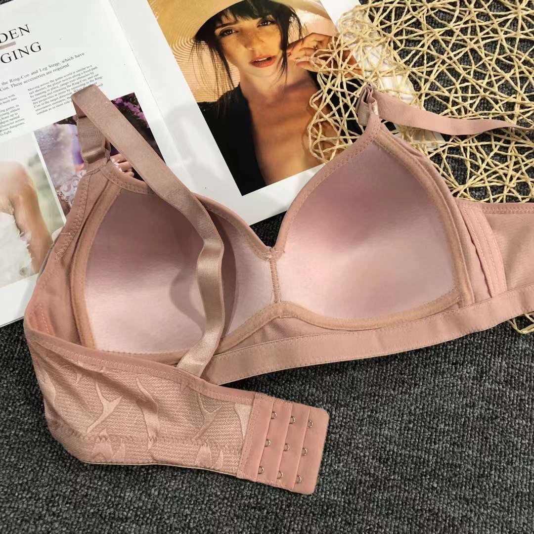 Sujetador de ropa interior mamá transfronteriza tres pechos delgada de mediana edad y ancianos sujetador inalámbrico de algodón empuja hacia arriba más el sujetador de tamaño al por mayor