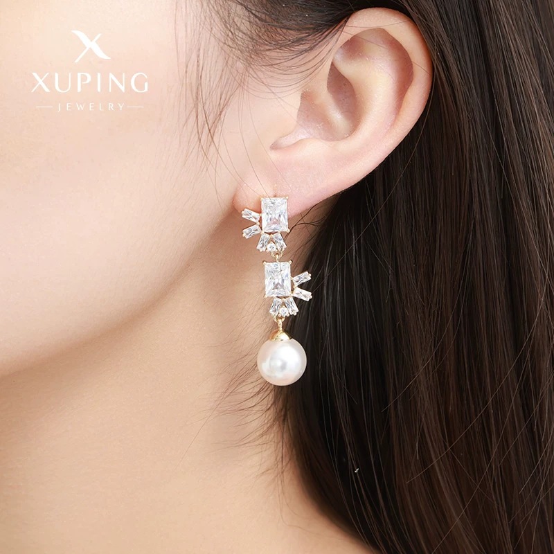 Xuping incrustado de zircón temperamento suave estilo imitación de perlas pendientes de borde nuevo estilo elegante lujo ligero otoño invierno pendientes