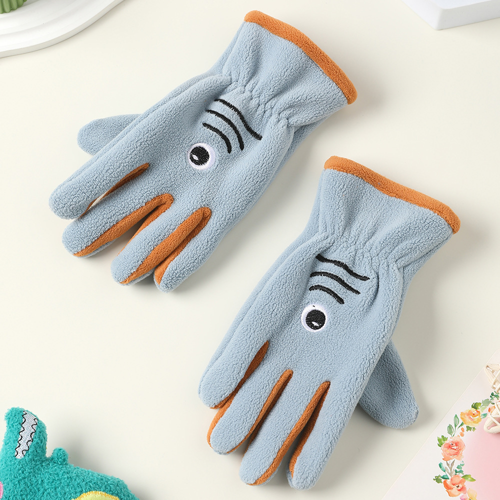 Guantes de invierno para niños con guantes de terciopelo de dibujos animados al aire libre para montar a favor de la piel, guantes de terciopelo de grano para niños y niñas.
