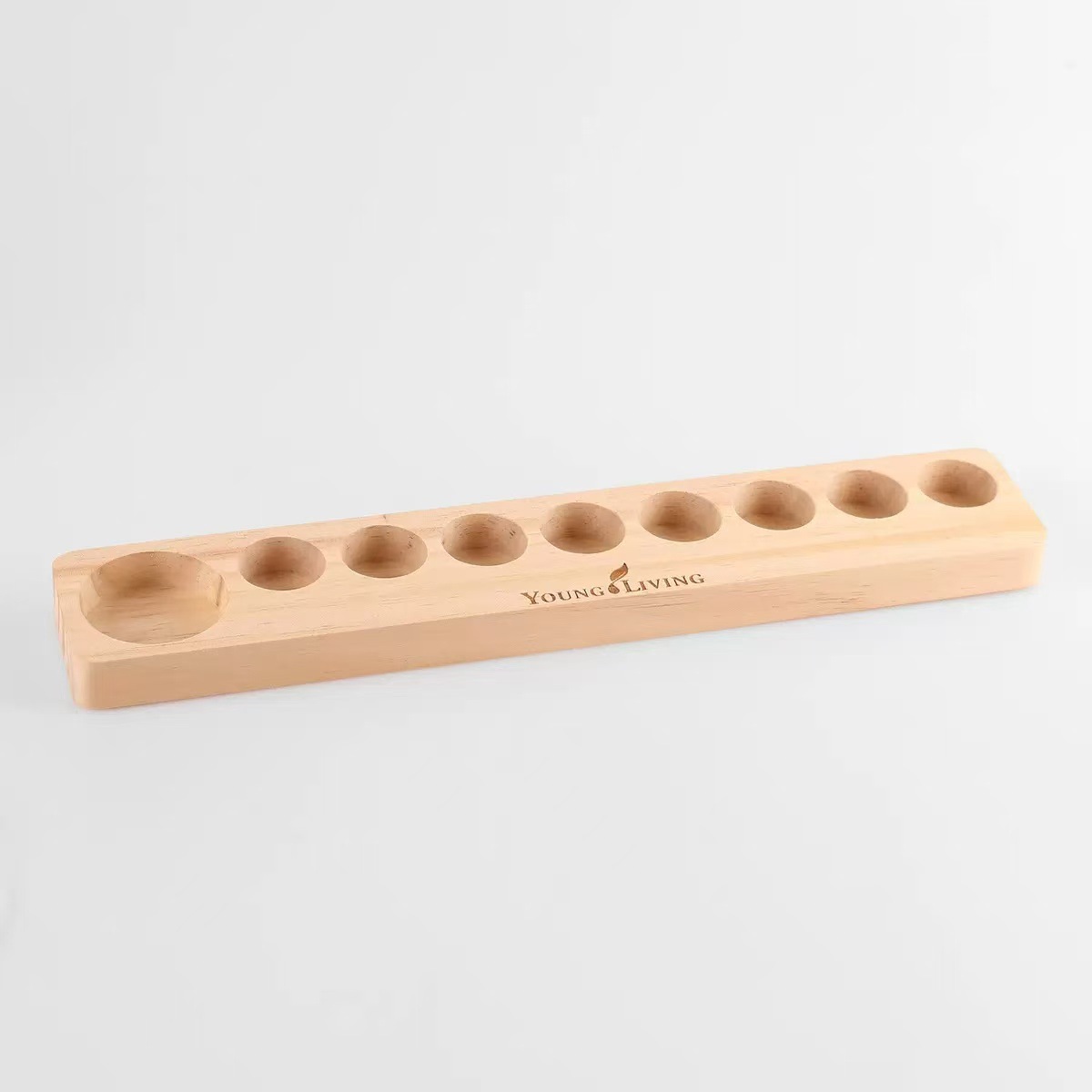 Logo de 8 agujeros en una planta