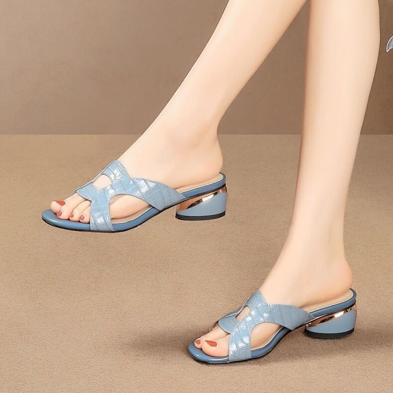 High-End and Elegant Large-Size Slippers for Women, 2026 Summer New Retro Fashion High-Heeled Slippers for Middle-Aged and Elderly Mothers