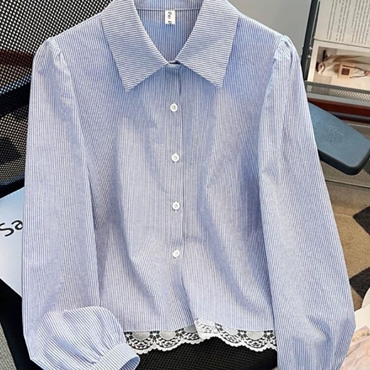 French-style blue striped shirt, 2025 spring new model, lace trim patchwork, loose-fitting shirt for petite individuals