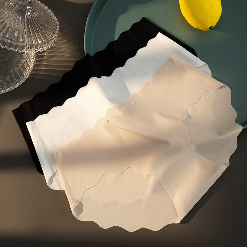 Ice Silk Underwear Women's Traceless Mid-Waist Summer Thin Girl-Style Pure Cotton Cotton Crotch Breathable Hip Triangle Shorts