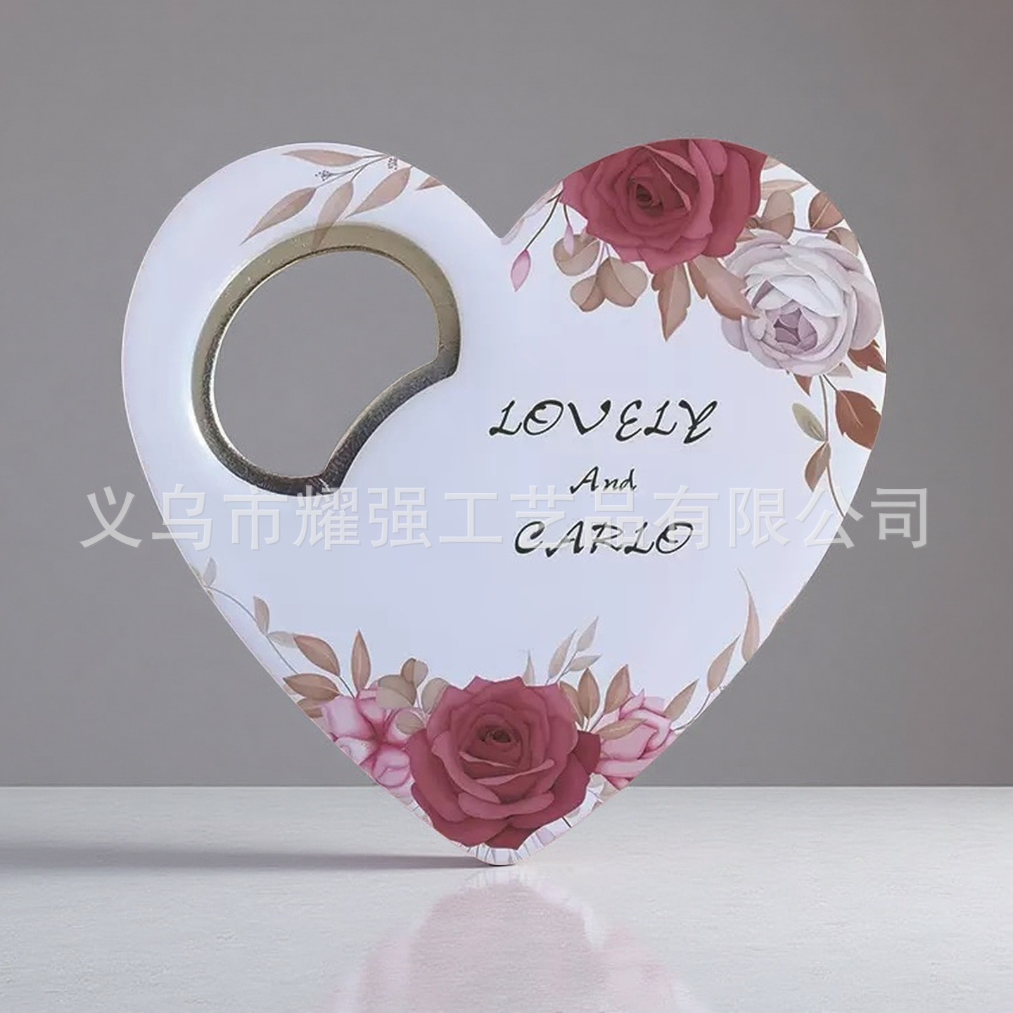 Abridor de botellas de plástico con forma de corazón