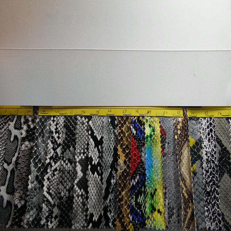 服装革柔软皮革 压纹蛇纹附带印花蛇纹 蟒蛇纹服装包袋人造革面料