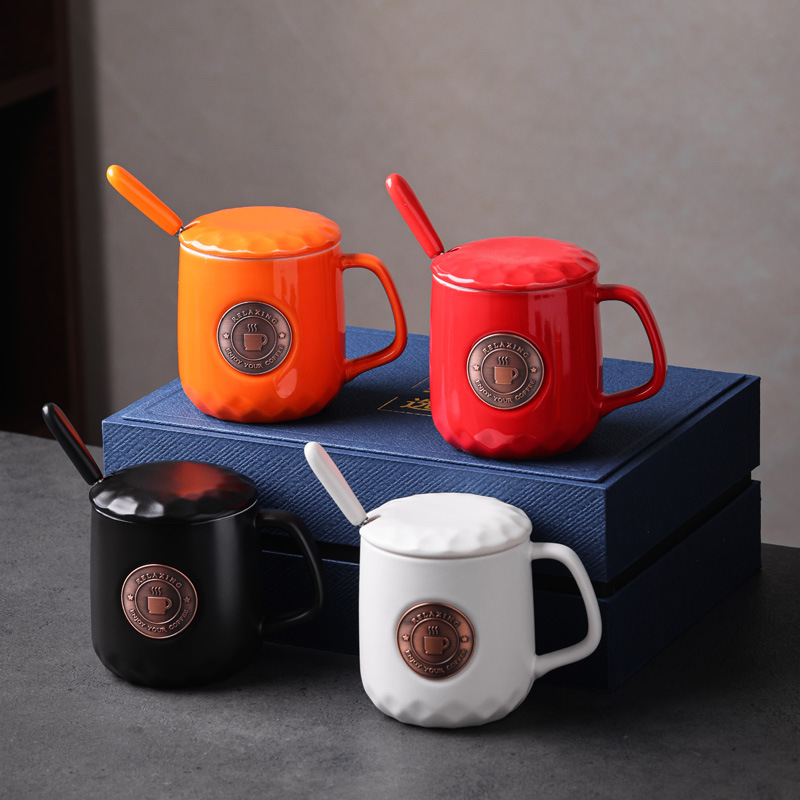 Obtenga un conjunto de tazas de oficina, tazas de cerámica, tazas de café, soporte de teléfono móvil, bolígrafo, logotipo de bronce, tallado