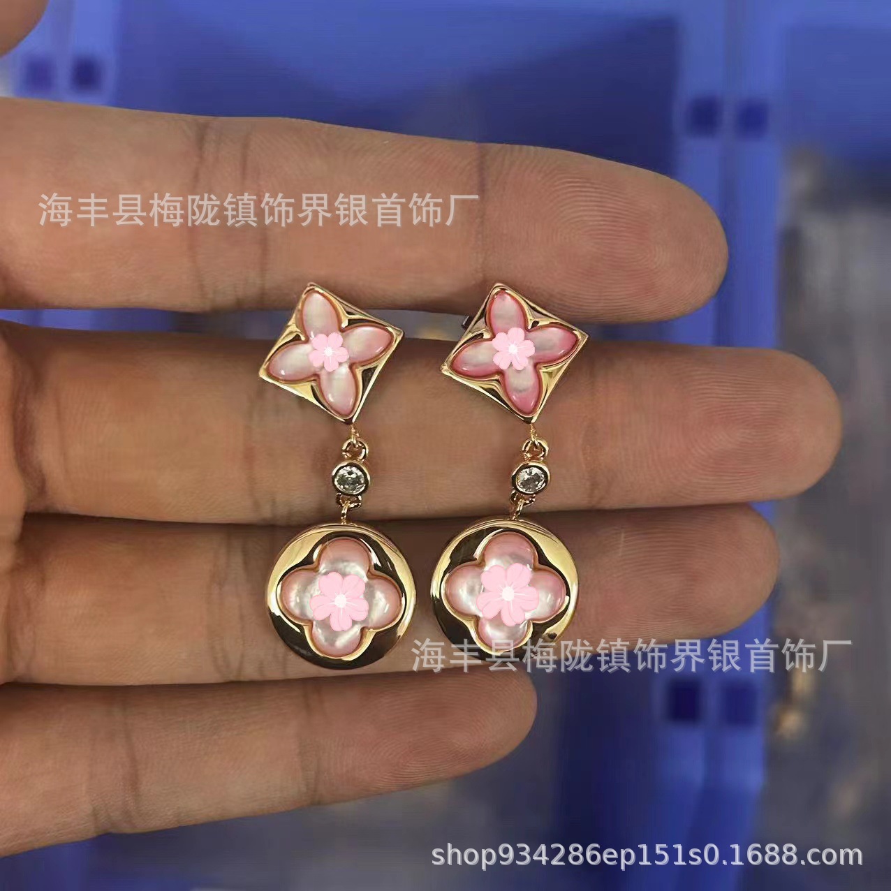 Donkey Familyの新作高級版四つ葉のクローバー五花ブレスレット、女性用18金メッキ、オールドフラワーパウダーシェルネックレス、アマゾナイトイヤリング