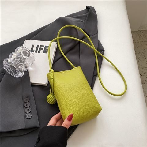 Summer summer, fire cross-section small bag for girls 2025 new green mini walking texture niche mobile phone bag