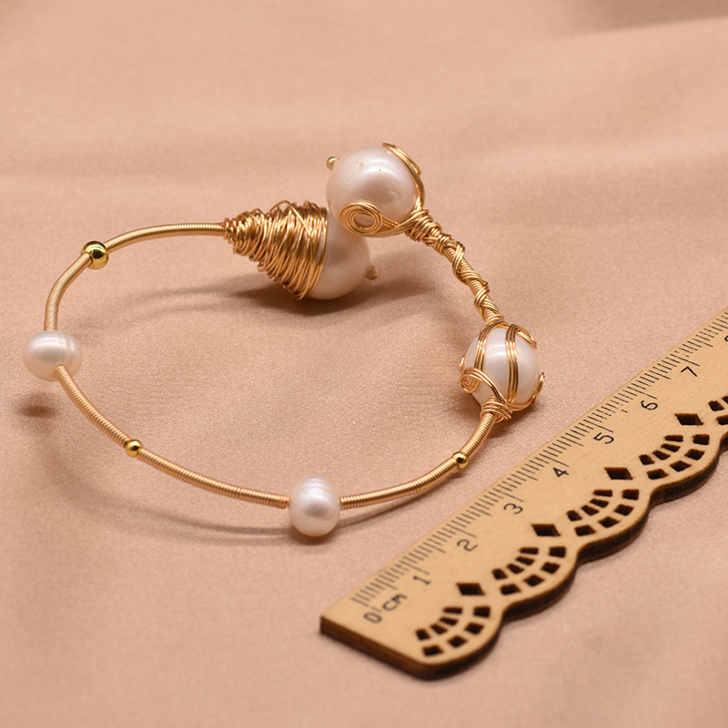 Pulseras de perlas de alto nivel nuevo retro europeo y americano cruzado pulseras de perlas de agua dulce abiertas pulseras al por mayor natural