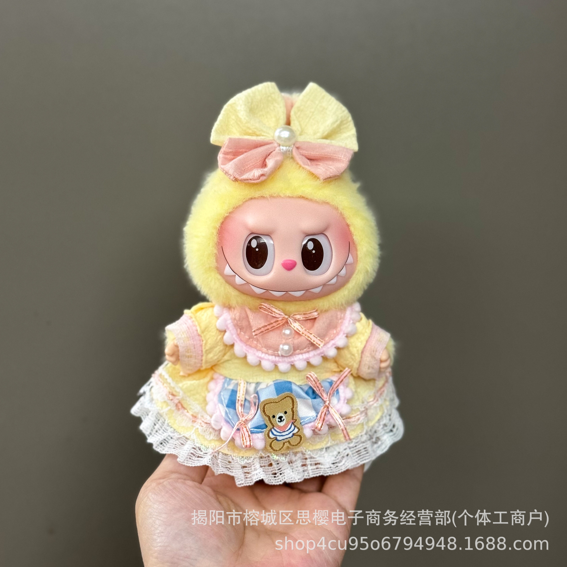 Solo la ropa es adecuada para la ropa de bebé Rabubu de 123 generaciones Labubu ropa colgante de 17cm muñeca traje de felpa falda